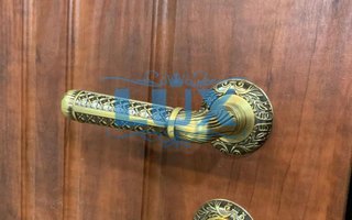 дверь с МДФ и раздельной ручкой для дачи