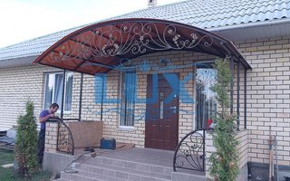 навес над крыльцом загородного дома