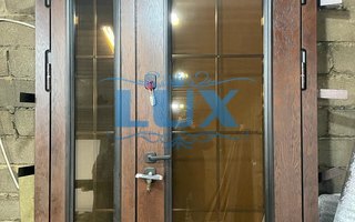 общий вид стальной двустворчатой двери с двумя стеклопакетами