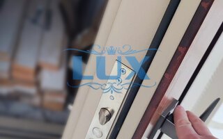 входная дверь с отделкой МДФ и стеклопакетом, модель ССТ-5 - блок с замком и раздельной ручкой