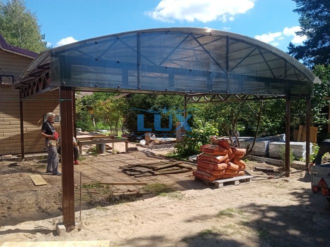 навес из прозрачного поликарбоната
