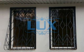 сварная дутая решетка на окно